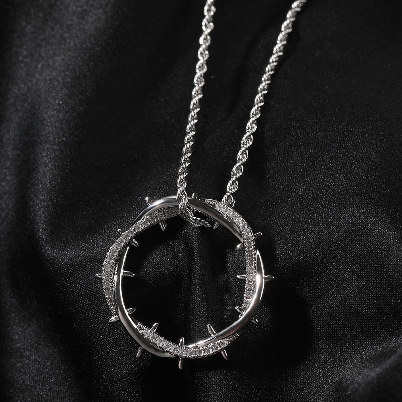 Colar com Pingente Coroa de Es - Streetwear Brand Accessories avaliação e preço